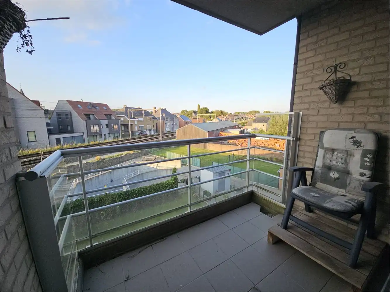 Appartement met terras en garage in het centrum van Moerbeke foto 4