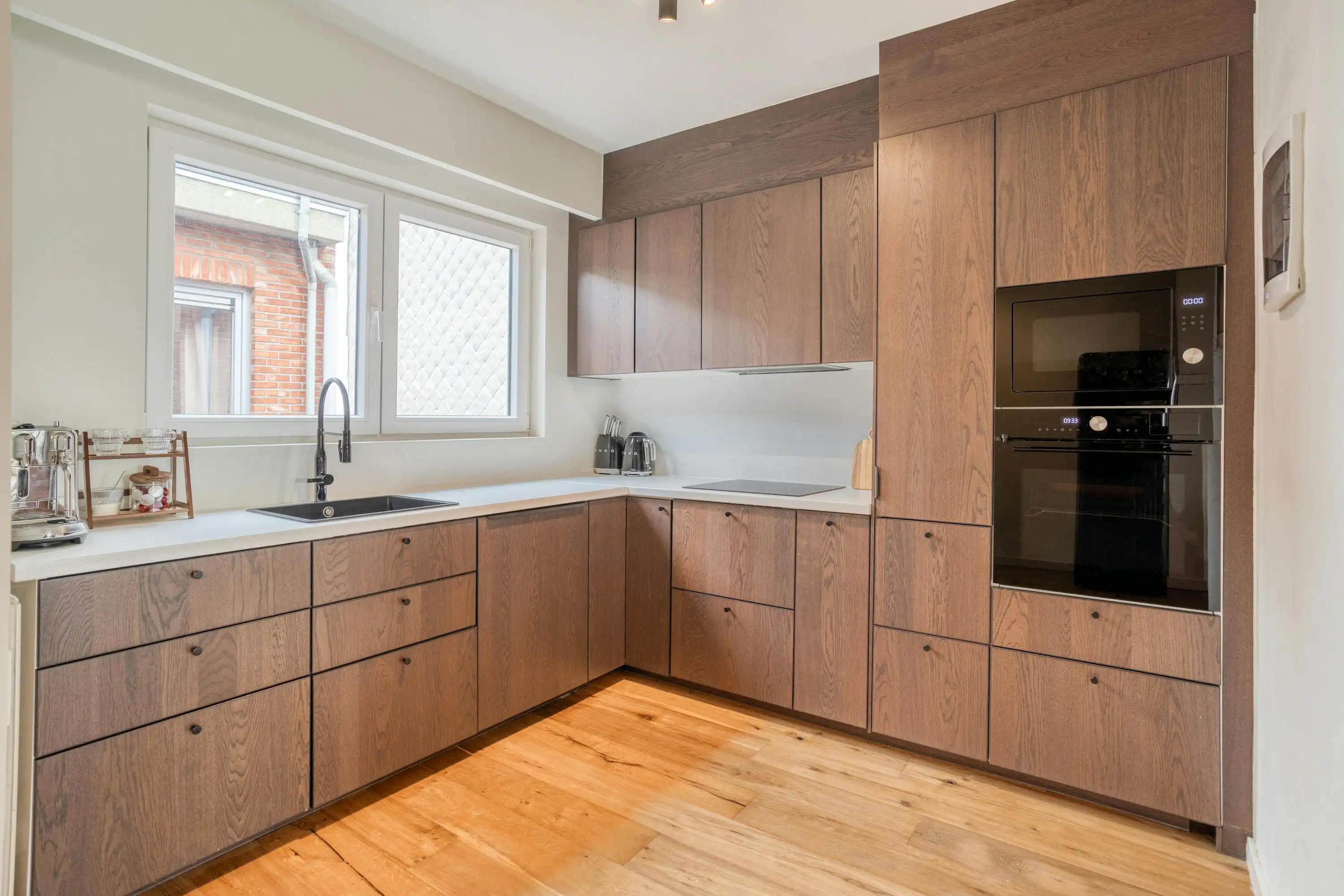 Kwalitatief appartement met 3 slaapkamers te koop in Merksem foto 8