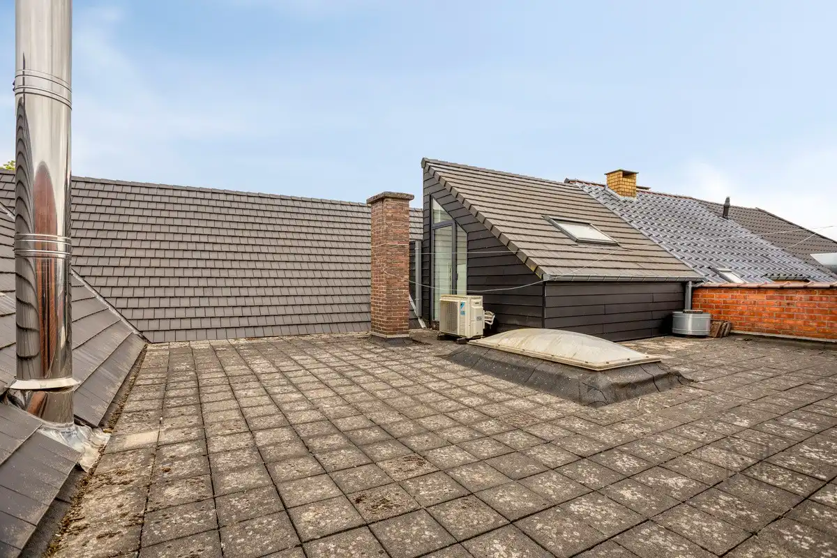 Te renoveren appartemtent met garage te koop! foto 27