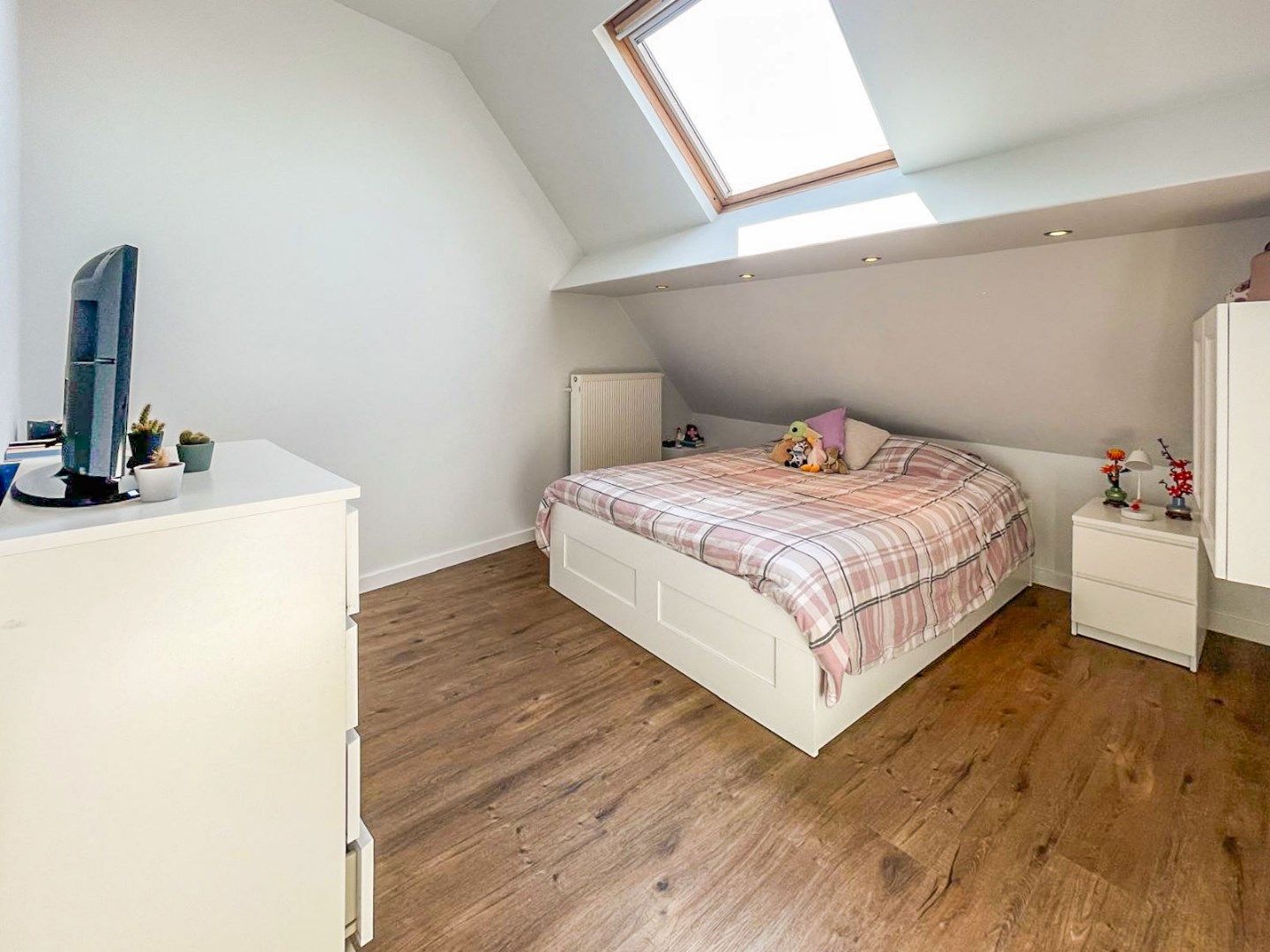 GERENOVEERDE WONING MET 4 SLAAPKAMERS ! foto 12