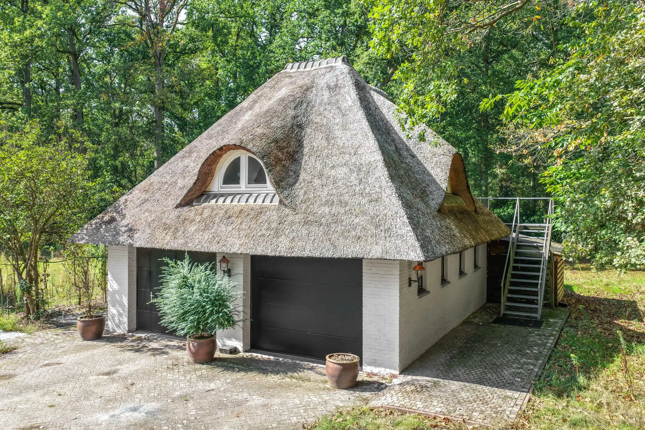 Karaktervolle villa op ca. 1 hectare groen foto 6