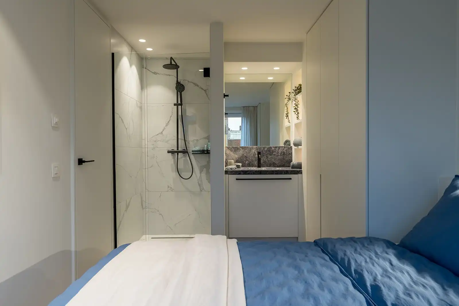 Prachtige penthouse met grote zonneterrassen (50 m²), met zijdelings zeezicht. foto 10