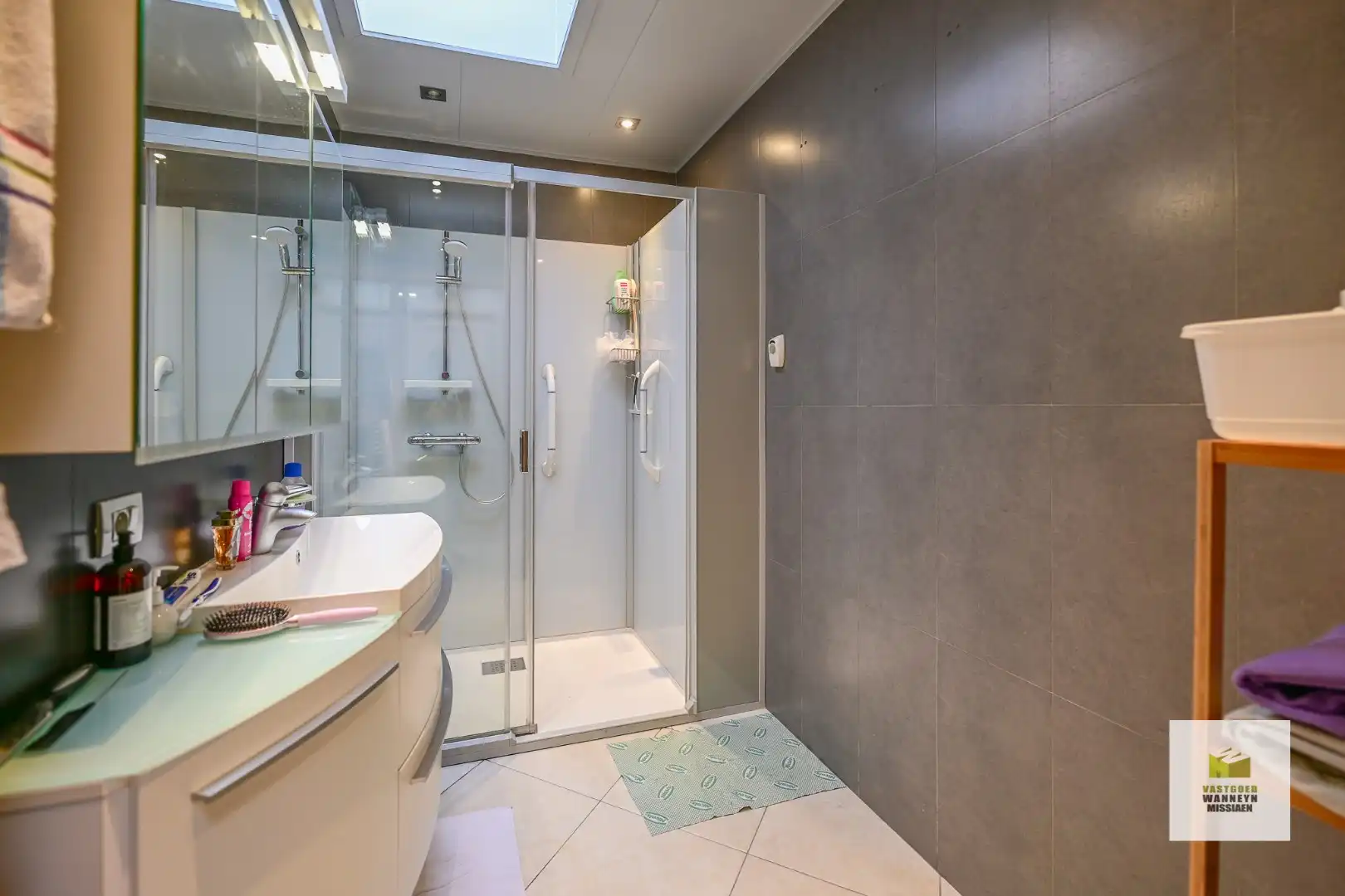 Gelijkvloerse woning met praktijkruimte (50m2) en loods (300m2) foto 12