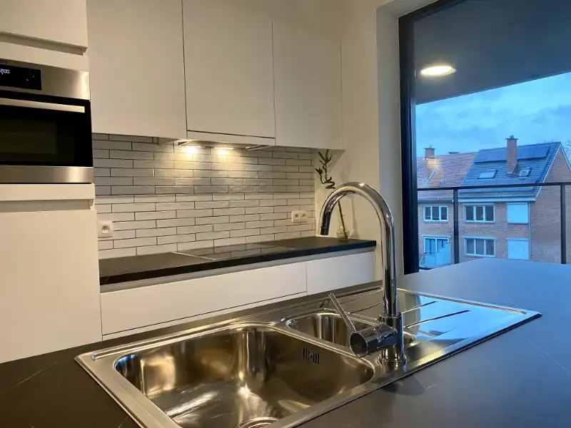 Instapklaar 2 slaapkamer appartement vlakbij centrum foto 3