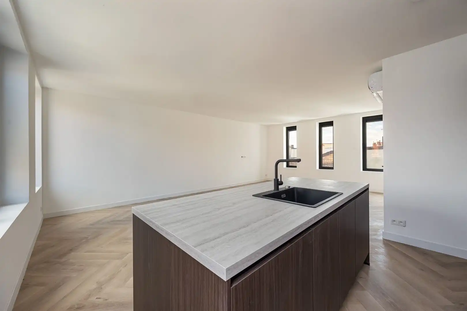 Lichtrijk renovatie appartement met 2 slaapkamers op toplocatie in Merksem foto 7