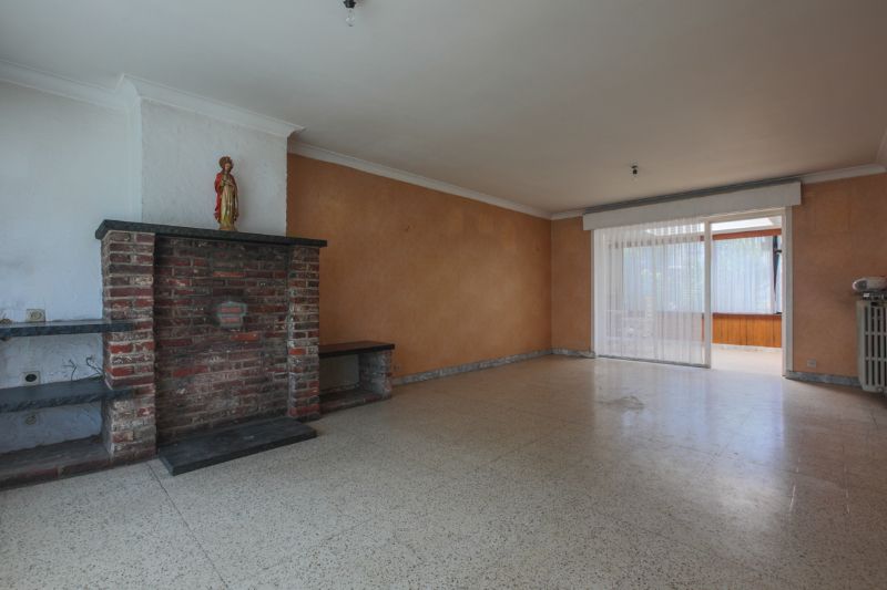 Rustig gelegen, ruime te renoveren woning met 4 slaapkamers, tuin en garage op 262m2 . foto 3