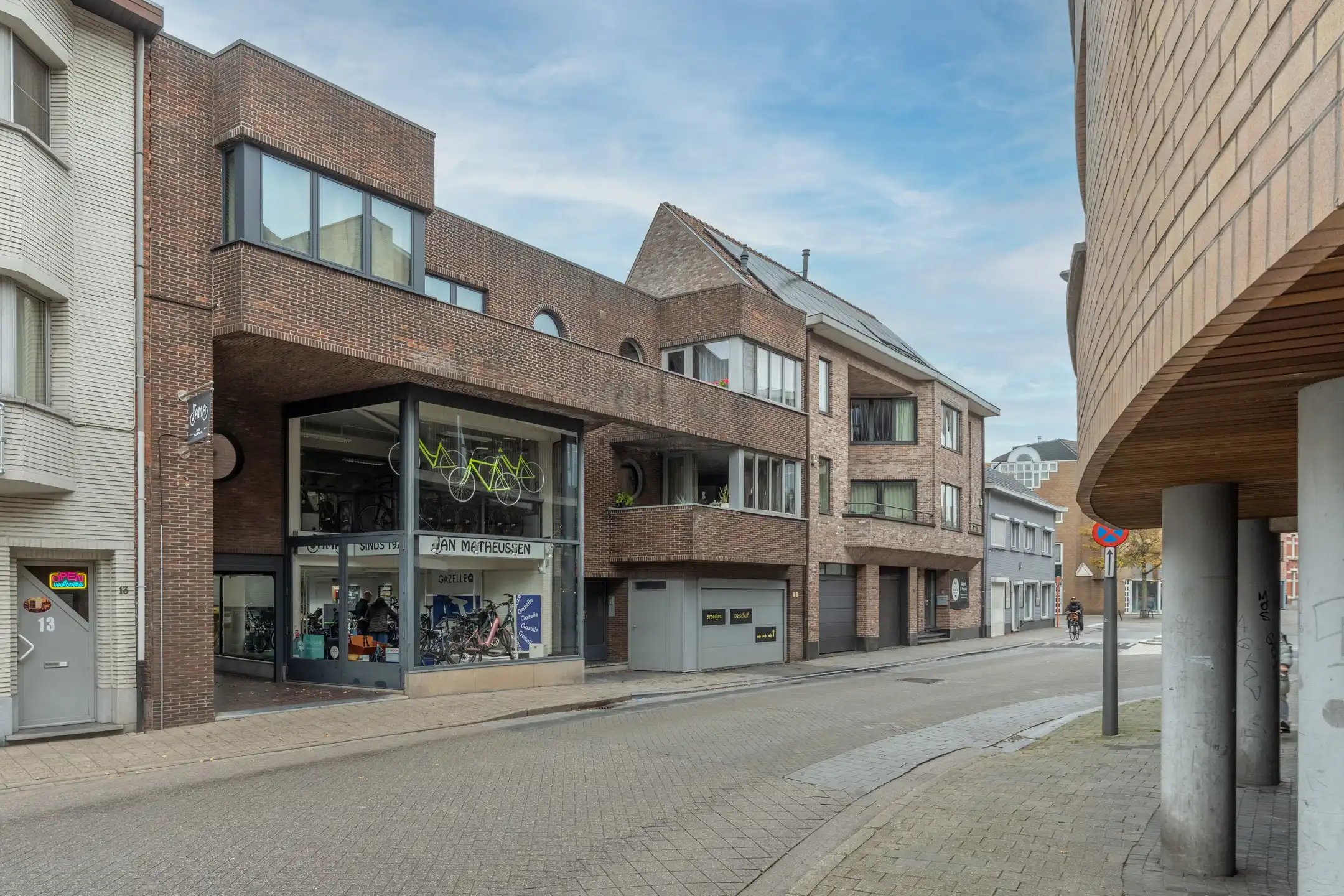 Centraal gelegen 2 slpk app met autostaanplaats te Turnhout foto 18