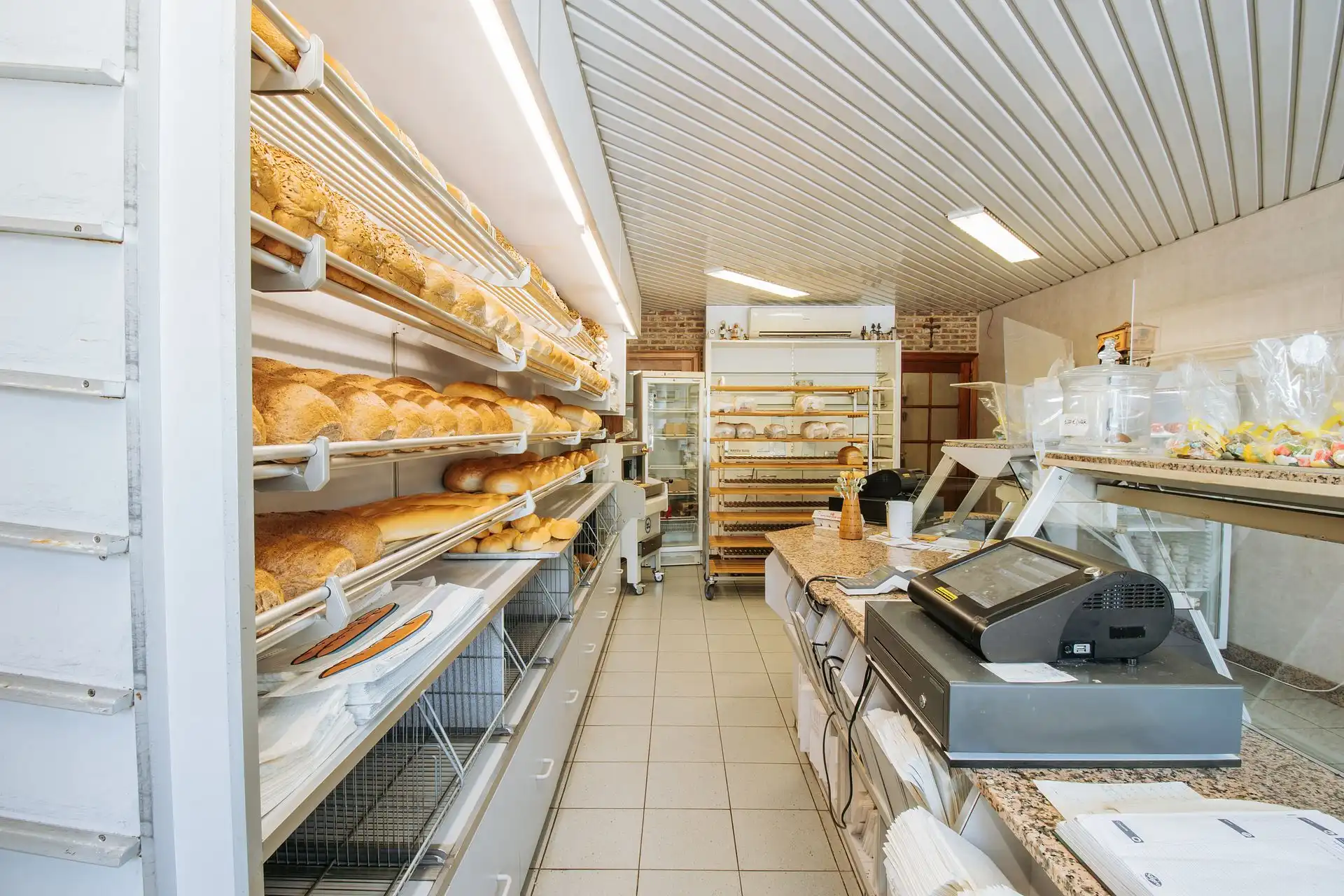 Overname handelszaak: Karaktervolle bakkerij op toplocatie foto 3