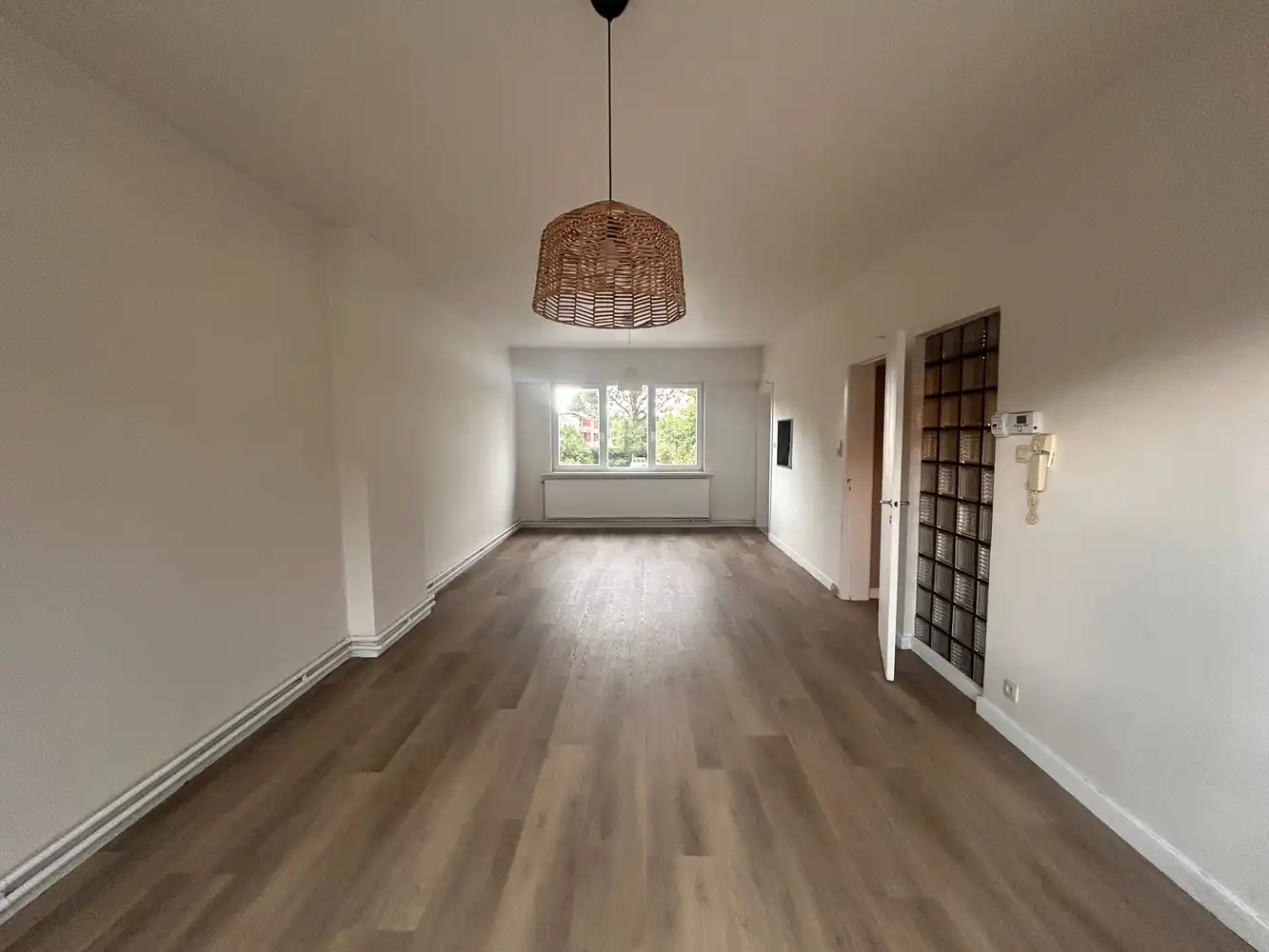 Lichtrijk appartement met 2 slaapkamers en bureau vlakbij openbaar vervoer en invalswegen foto 2