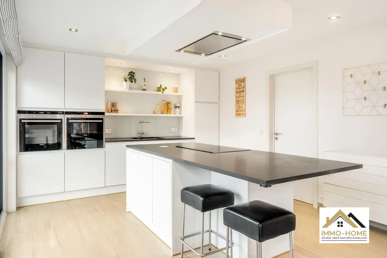 Prachtige HOB met zonnepanelen in een doodlopende straat! foto 3