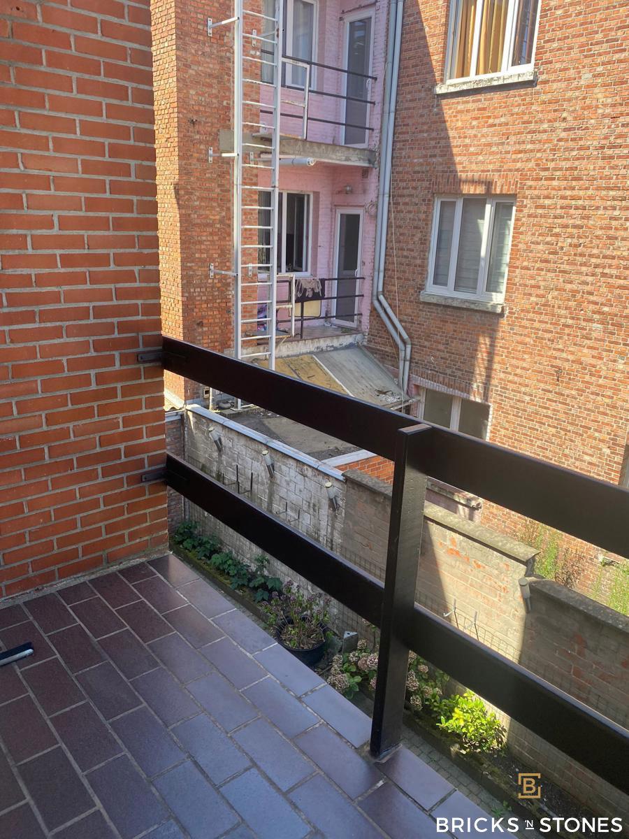 2 slaapkamer appartement met terras foto 5