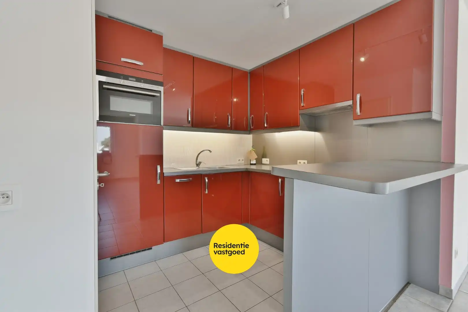 Lichtrijk twee slaapkamer appartement met terras te huur in Oostende!  foto 5