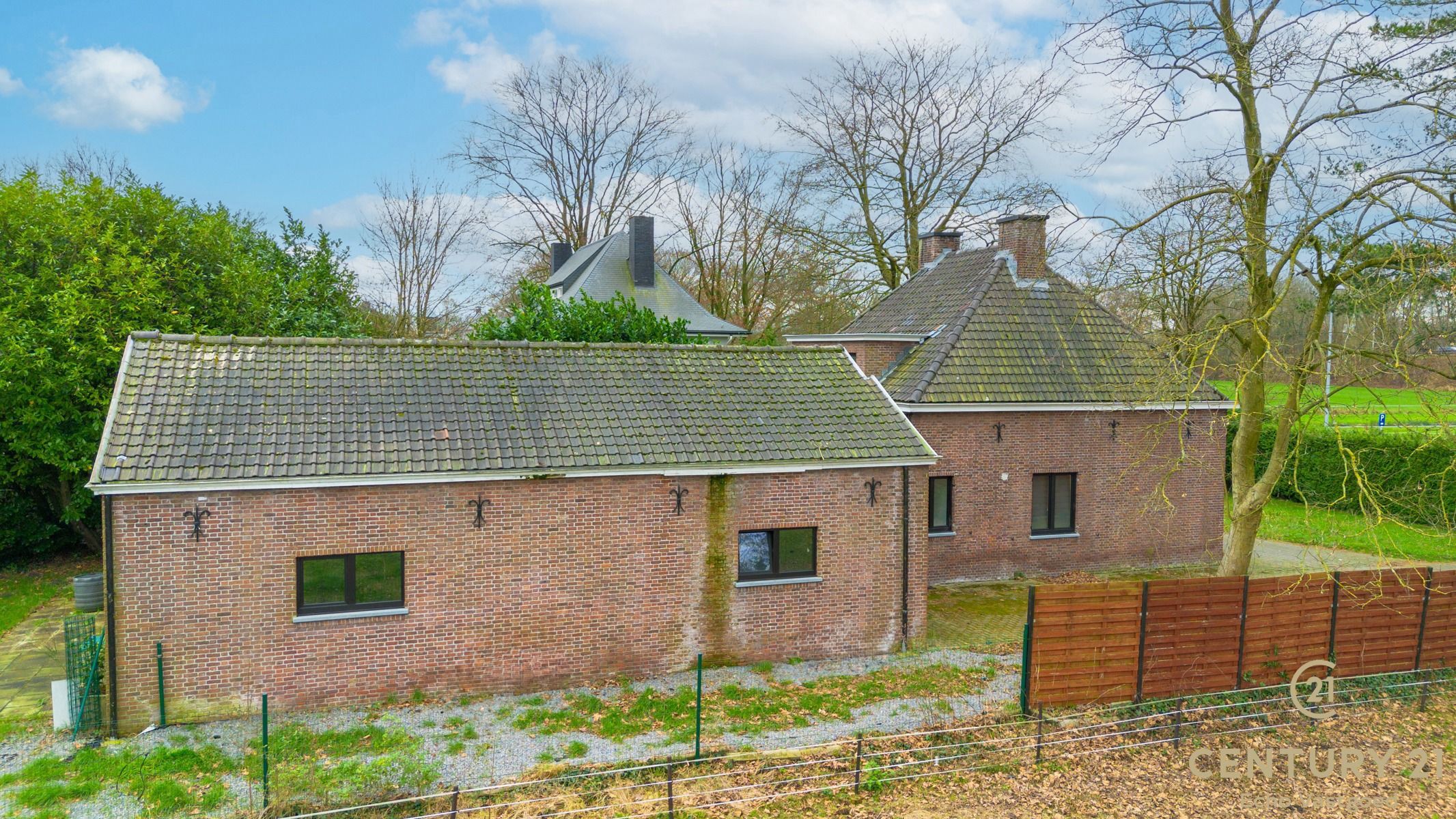 Charmante en gezellige gezinswoning met grote garage en tuin foto 16