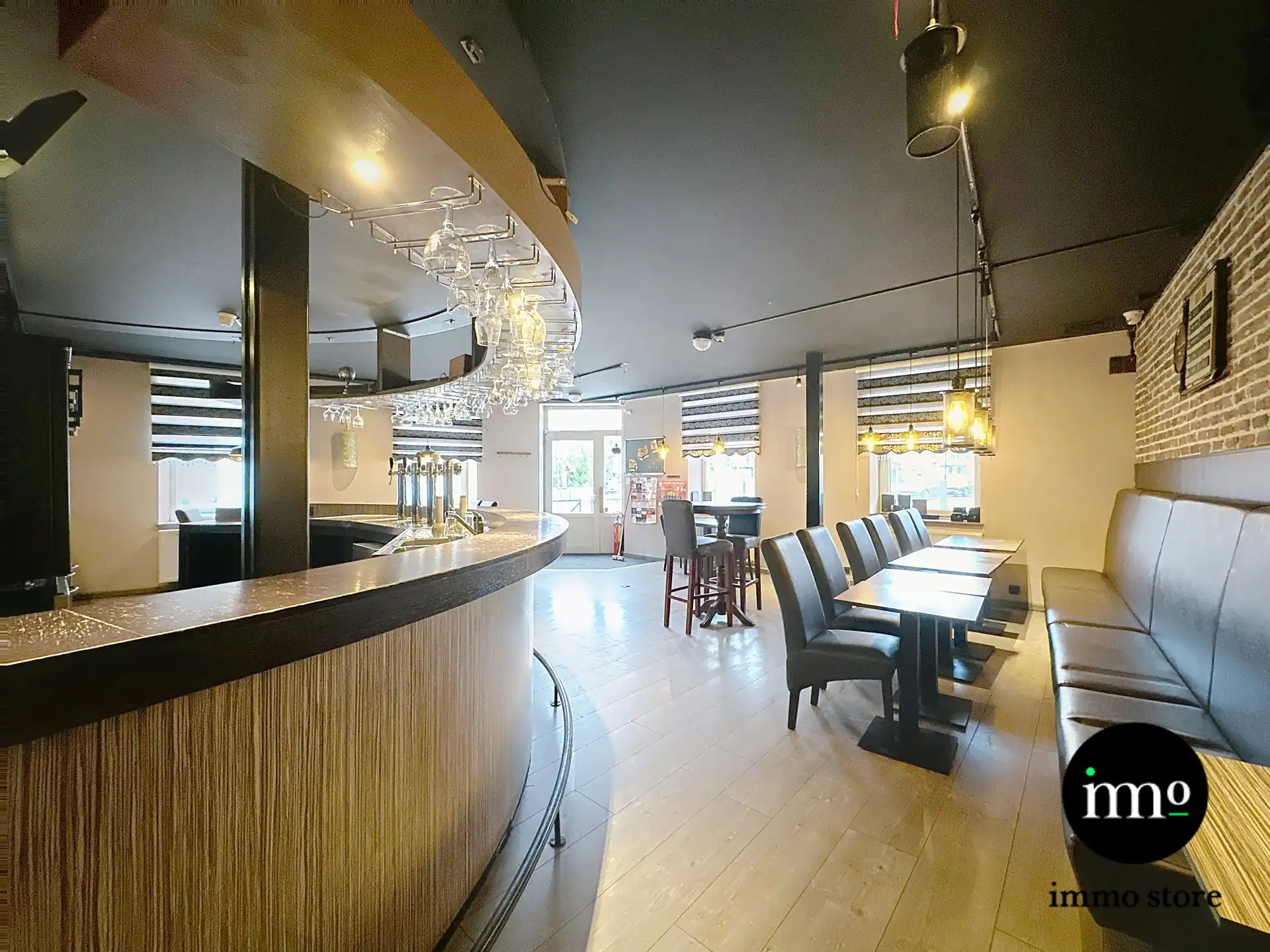 Gezellige brasserie met terras en eventueel woongelegenheid foto 2