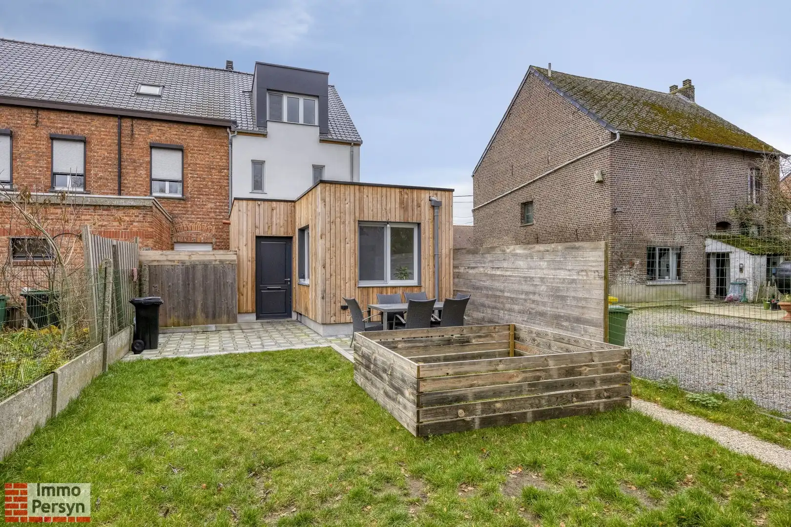Moderne gezinswoning met 3 slaapkamers en gezellige tuin foto 29