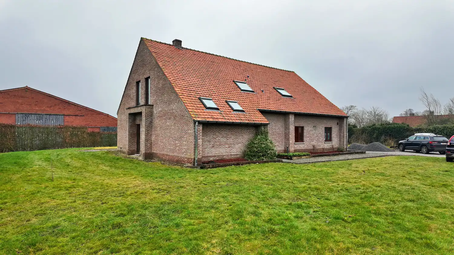 Ruime alleenstaande woning in fermettestijl op landelijke ligging te Zomergem! foto {{pictureIndex}}