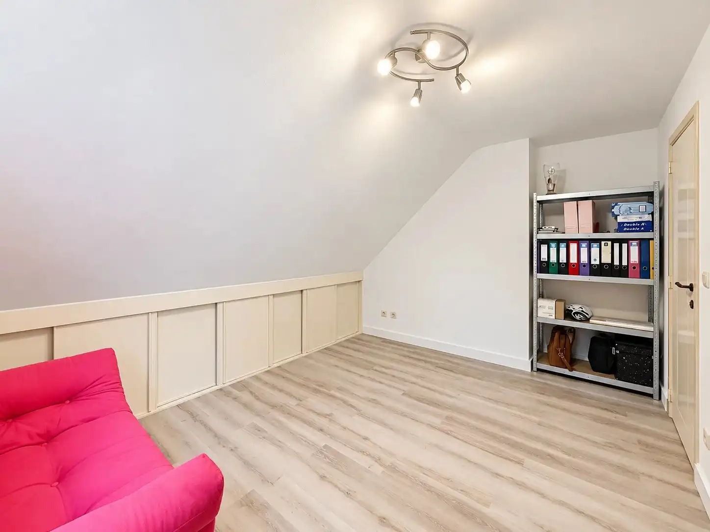 Instapklare woning met 4 slaapkamers op een mooi perceel. foto 29