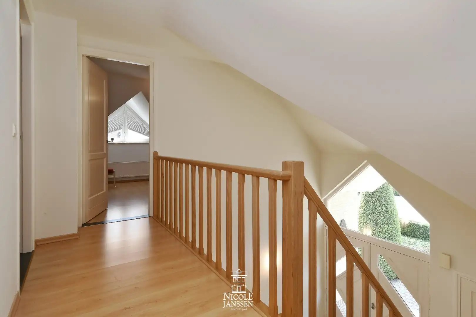 Stijlvolle villa met 4 slaapkamers, 2 badkamers en een prachtige tuin foto 22