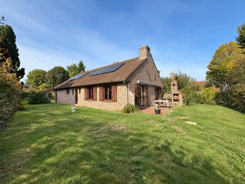 Rustig gelegen open bebouwing met 4 slaapkamers en zonnige tuin foto {{pictureIndex}}