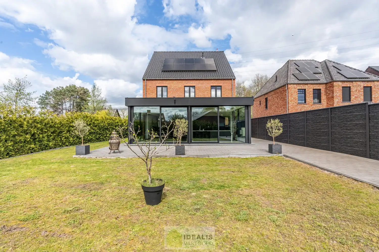 EEN BIJZONDER RIANTE WONING VAN MAAR LIEFST 302M² WOONOPPERVLAKTE OP EEN KNAP PERCEEL VAN 5A 90CA. foto 4