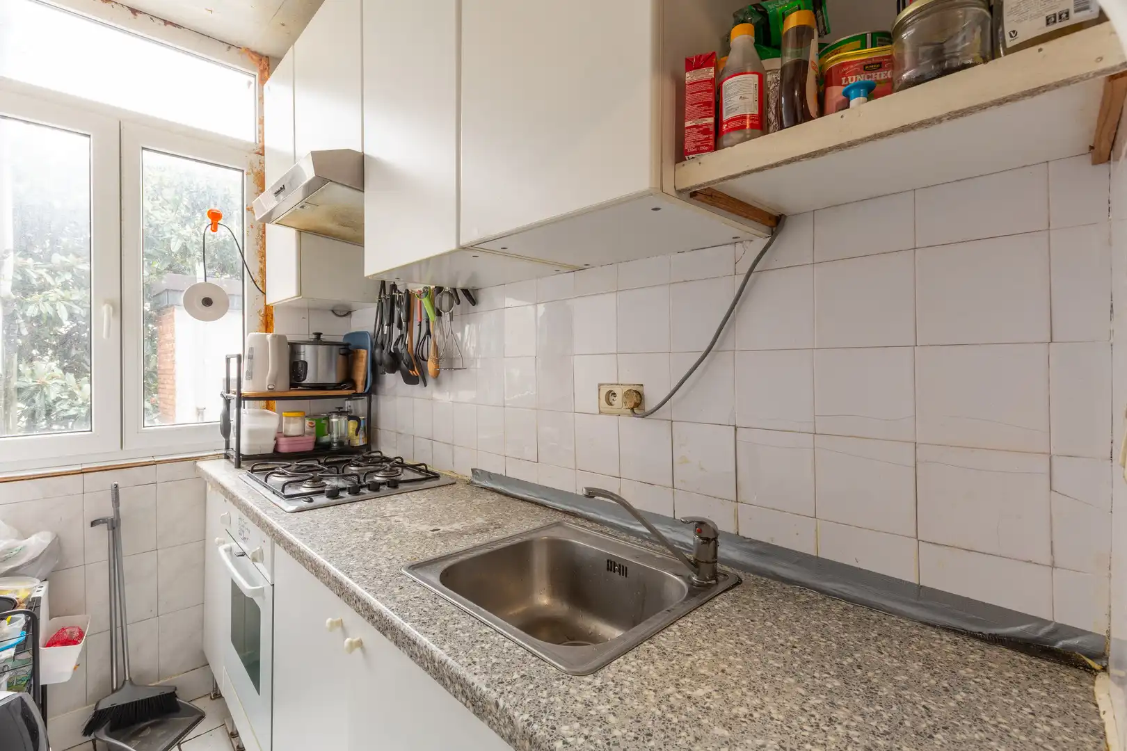 Te renoveren woning met 4 slpk en veel potentieel foto 5