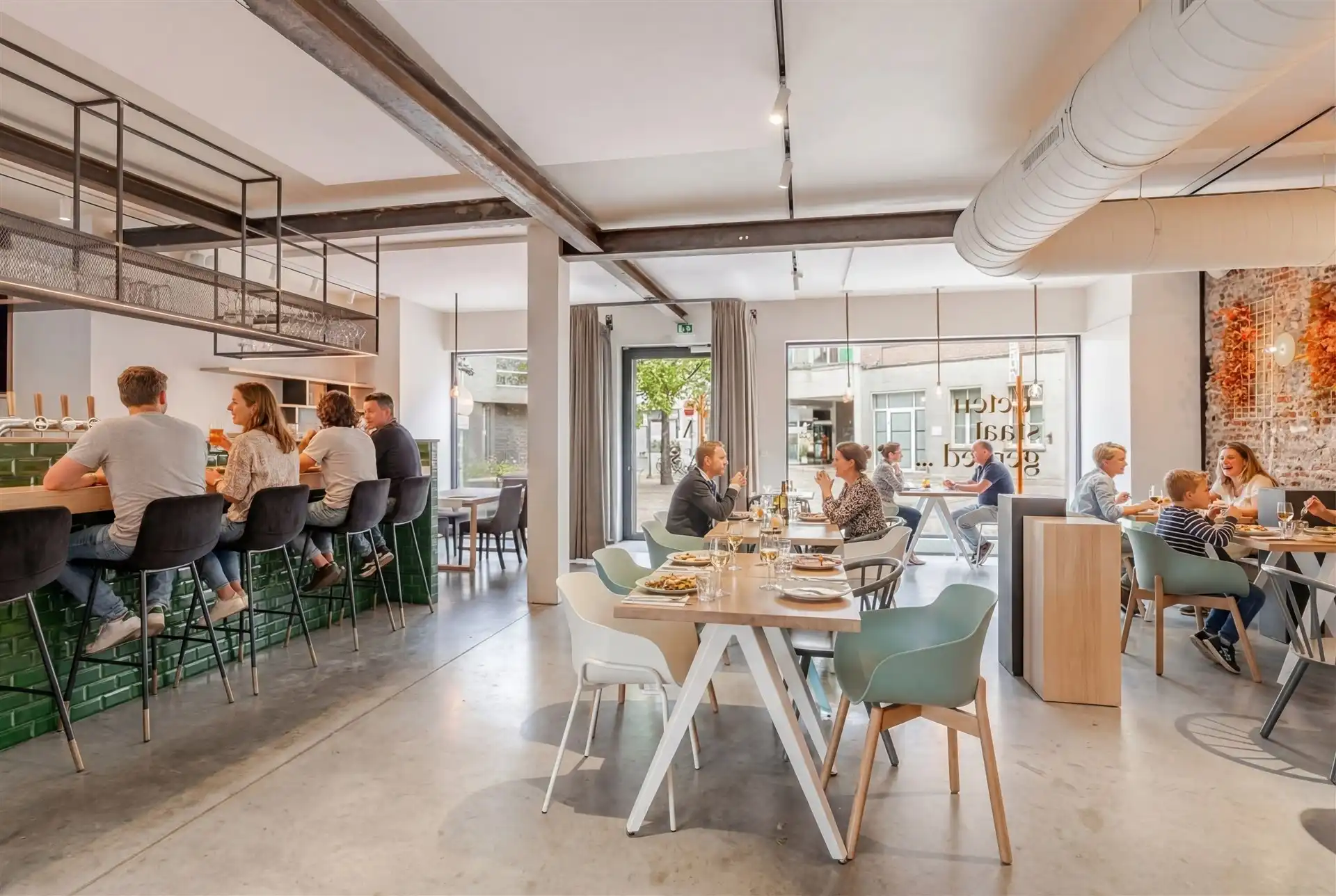 Instapklaar hoogwaardig restaurant inclusief inrichting en meubilair  foto 4
