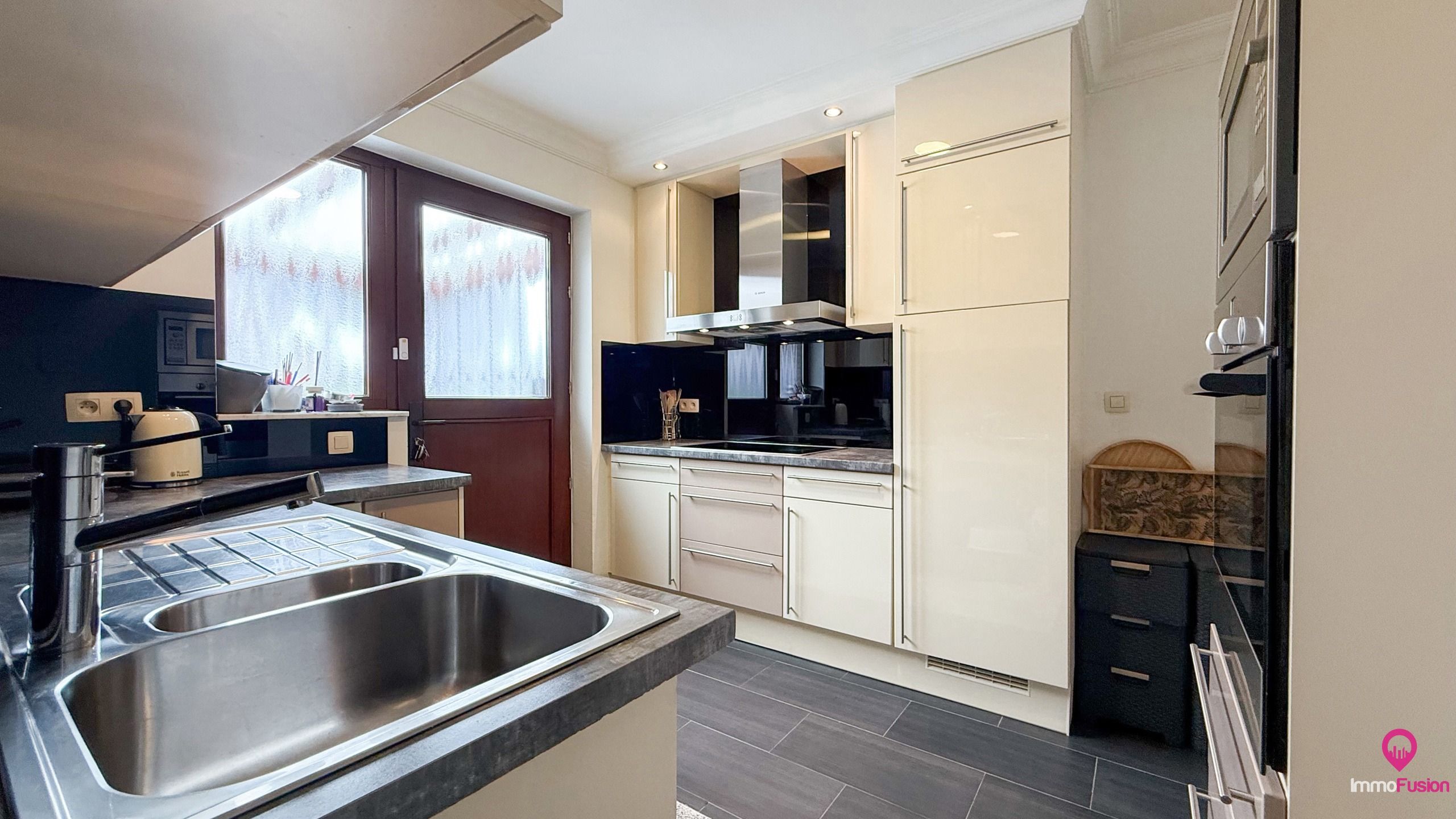 Verrassend ruime woning met 4 slaapkamers en grote tuin!  foto 15