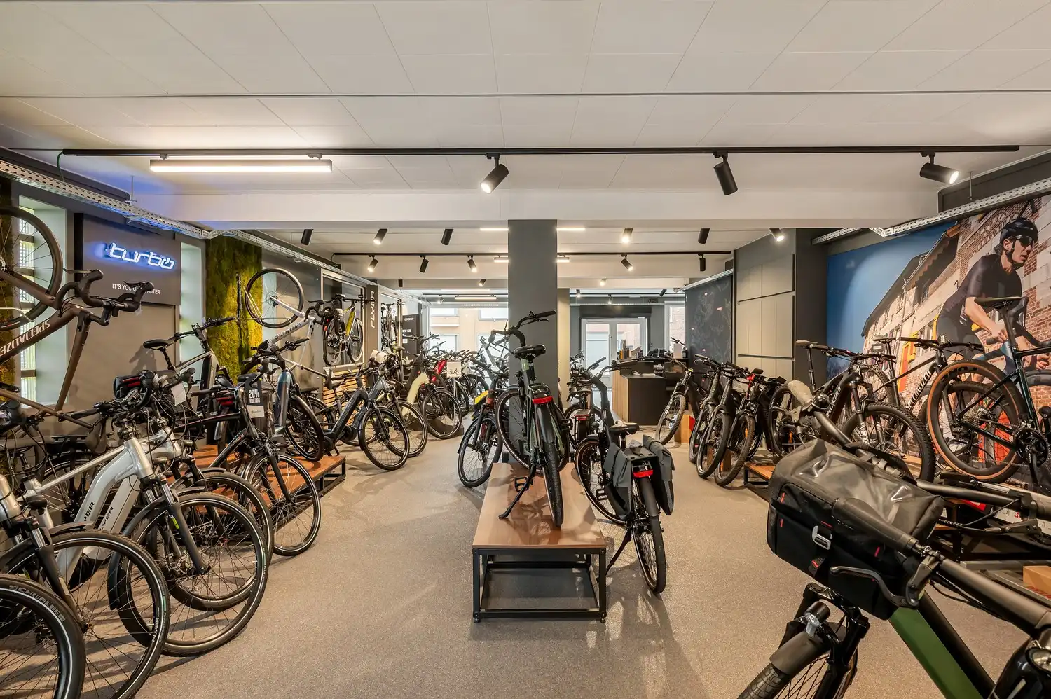 Opbrengsteigendom te koop – Handelsgelijkvloers + magazijnen foto 15