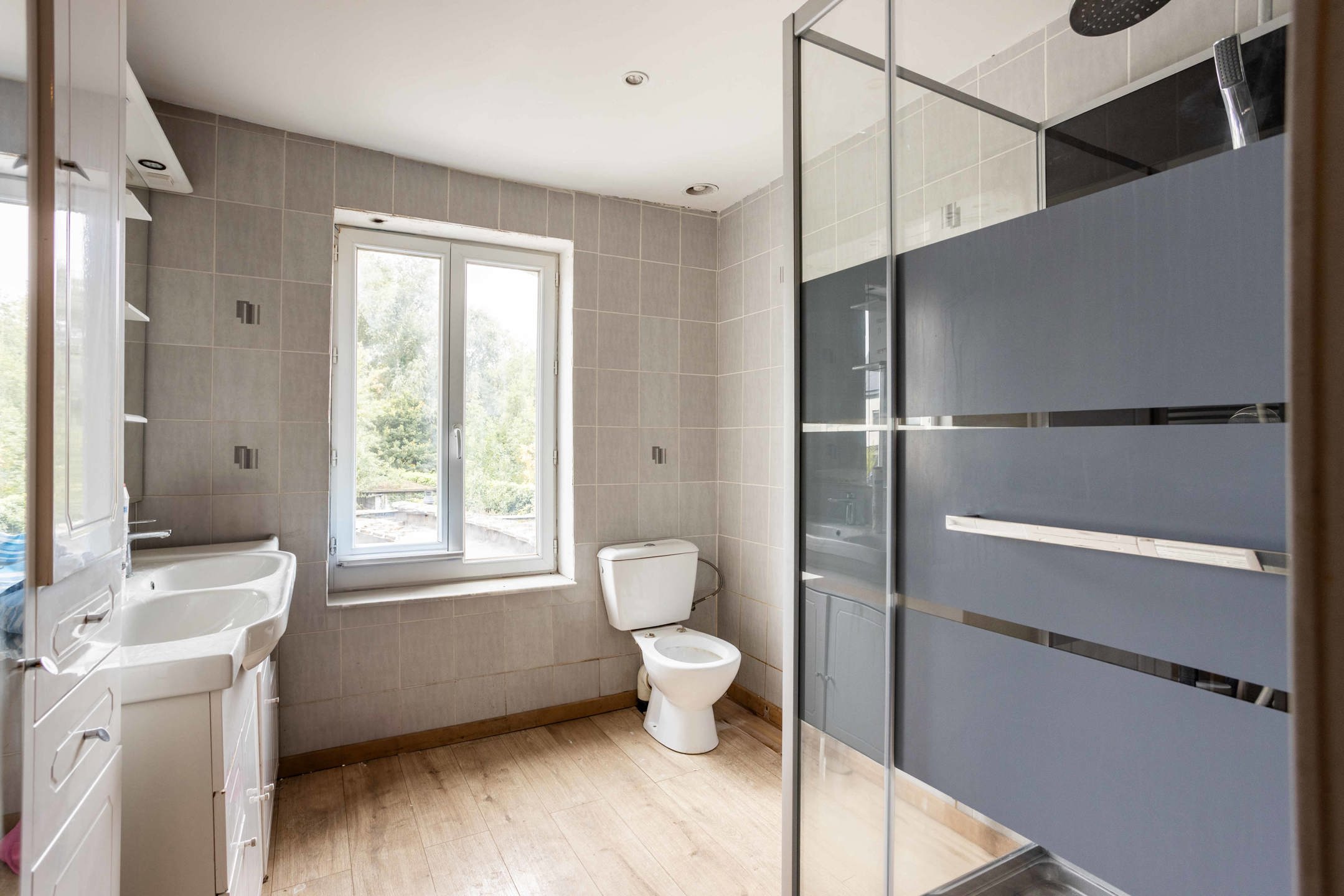 Gerenoveerde rijwoning met 3 slaapkamers en tuin. foto 13