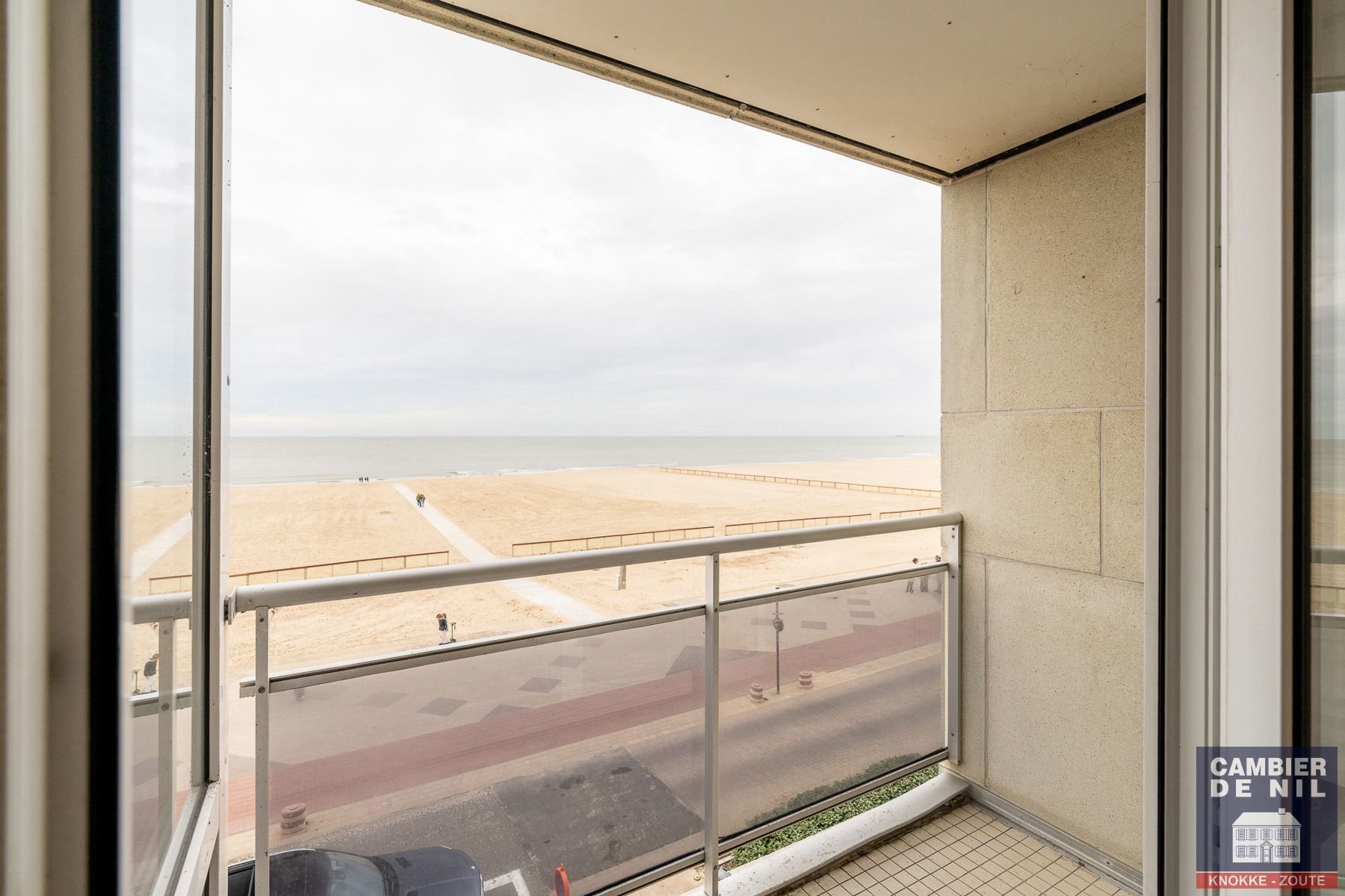 Lichtrijk, ongemeubeld, 3-slaapkamerappartement met frontaal zeezicht aan Albertplein – Hartje Zoute foto 9