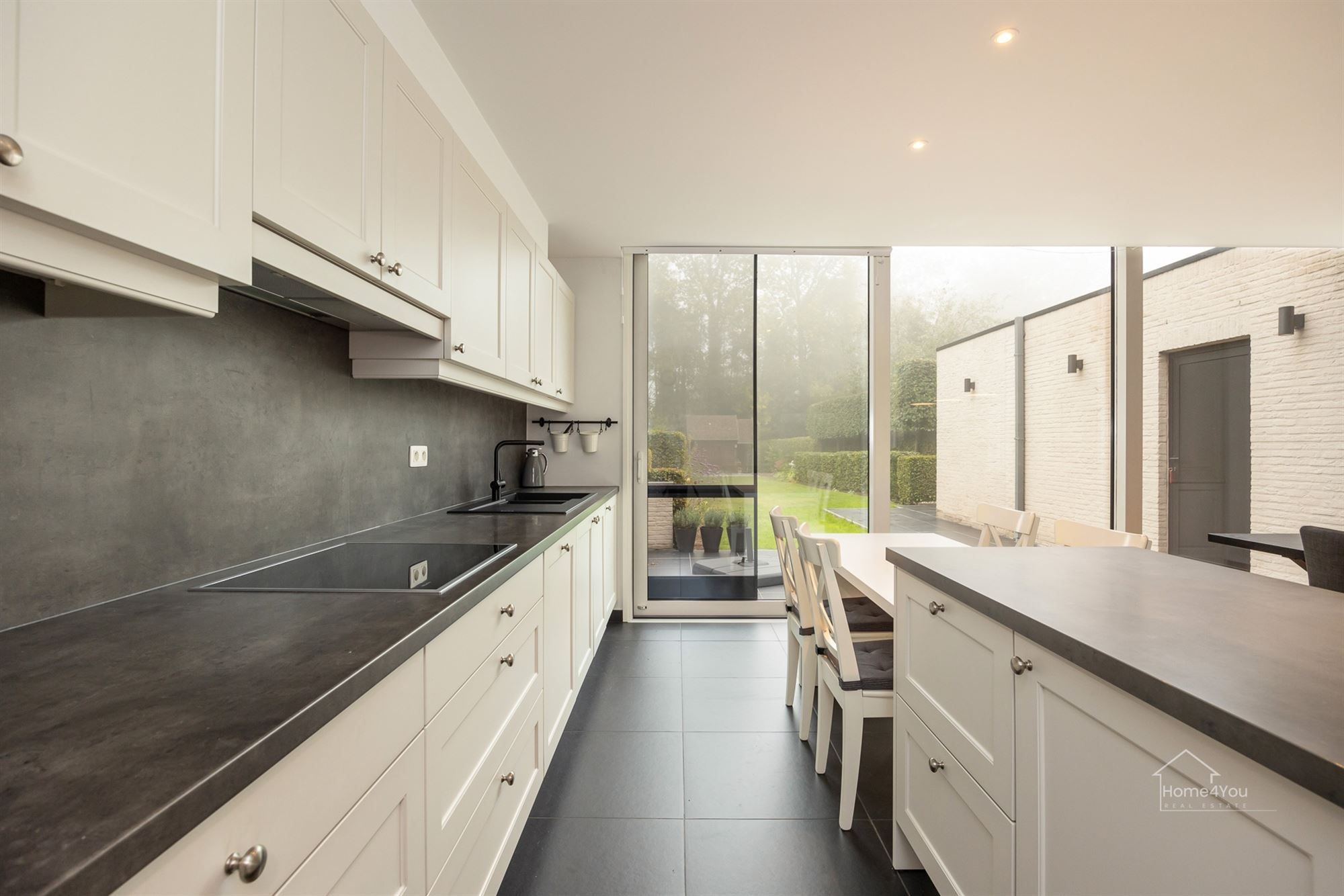 Instapklare gezinswoning met 4 slaapkamers en tuin foto 3