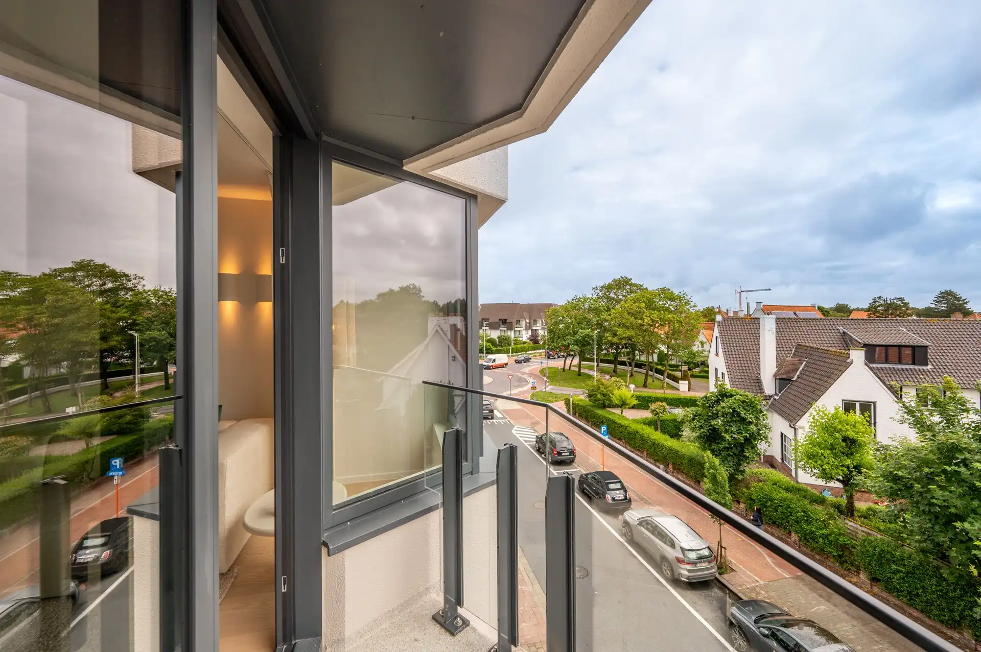 Centraal gelegen gerenoveerd appartement met twee terrassen nabij de Lippenslaan foto 4