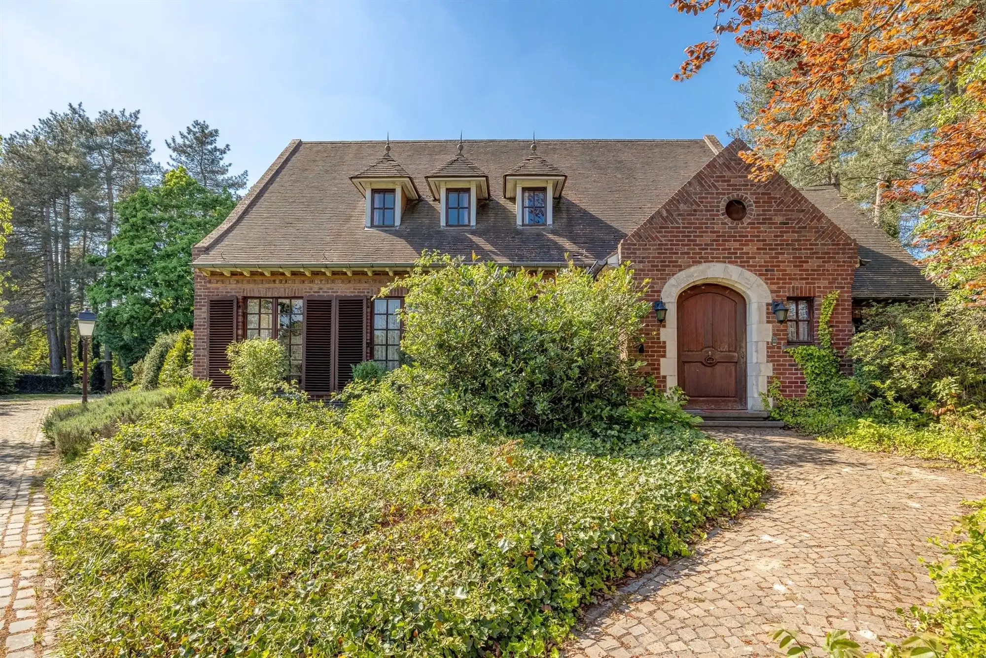 Villa met bijgebouwen op prachtig perceel foto 7