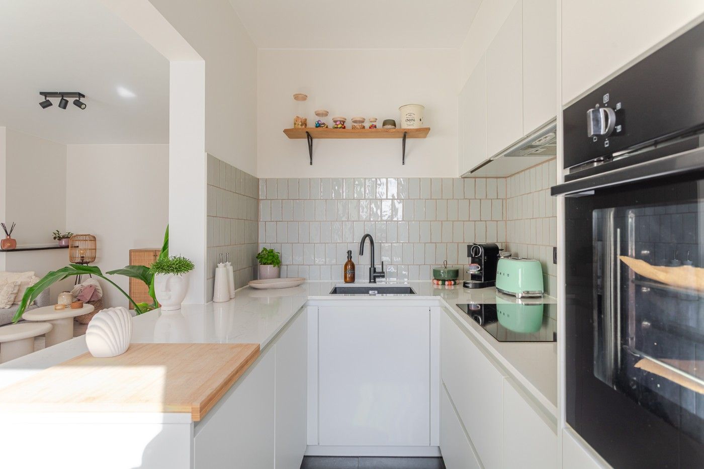 Prachtig gerenoveerd appt. met 2 slpk. en balkon op toffe locatie in Schoten foto 8