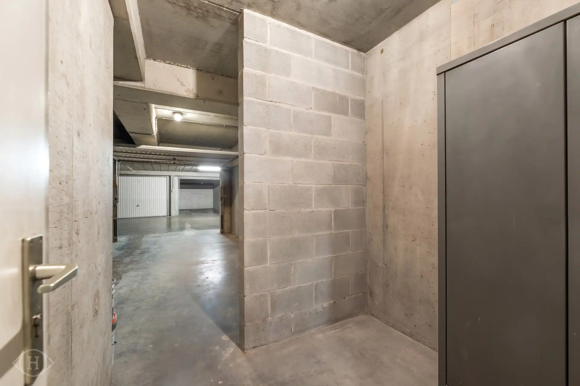 Volledig gerenoveerd 2-slpk appartement met garagebox foto 22