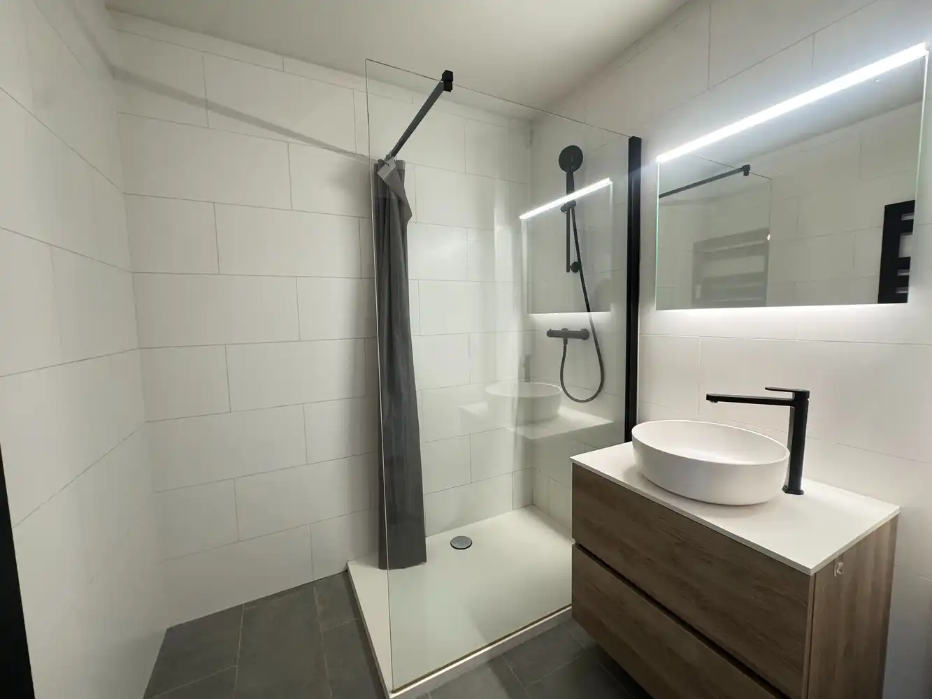 Gerenoveerd en ruim 2-slpk appartement te huur nabij het Stadspark! foto 11