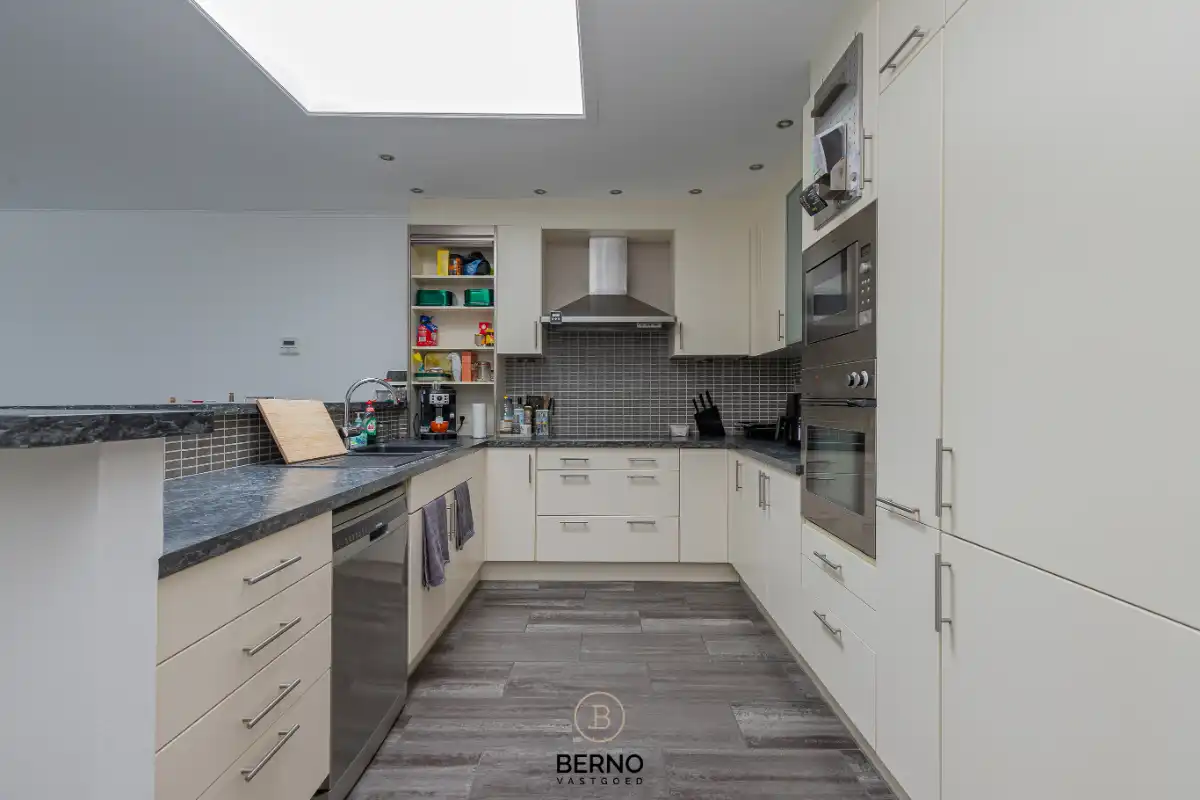 Gerenoveerde woning met garage op toplocatie foto 7