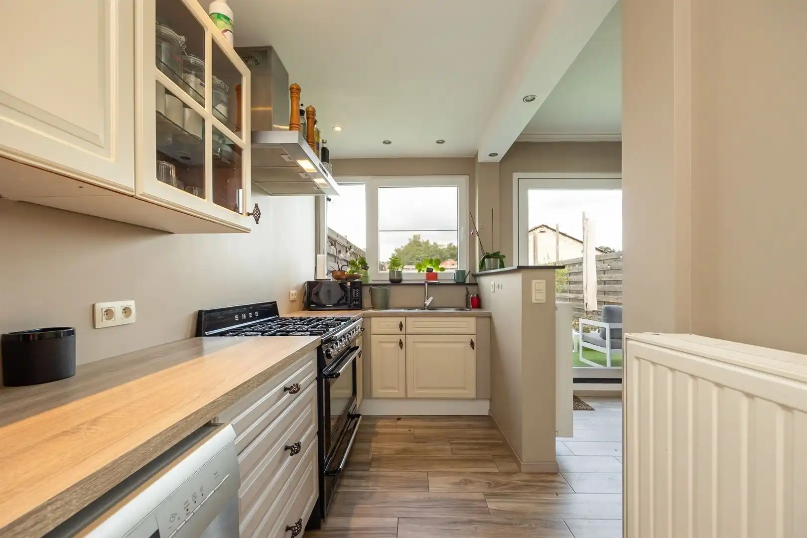 Woning met doorrit en ruime opslag – multifunctioneel eigendom foto 9