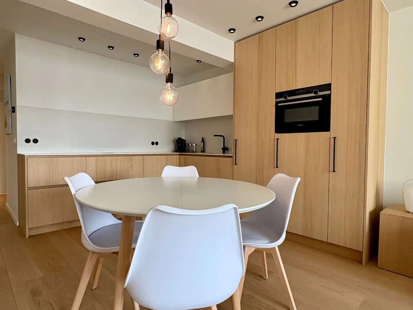 Recent gerenoveerd twee-slk-appt om de hoek van het strand. foto 3