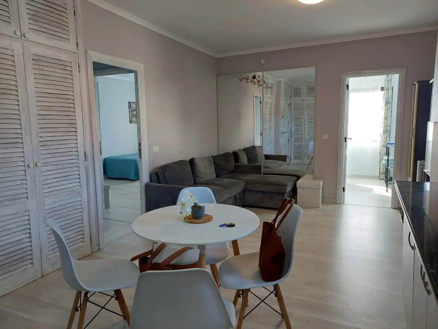 Gerenoveerd appartement met uitzicht op de bergen foto 3