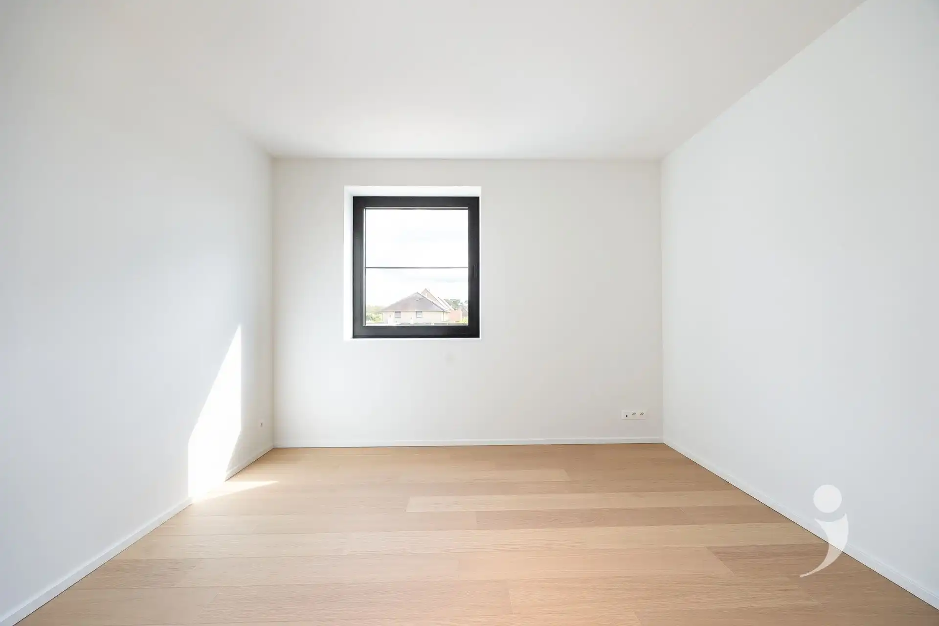 Nieuwbouwwoning met 4 slaapkamers en twee badkamers! foto 20