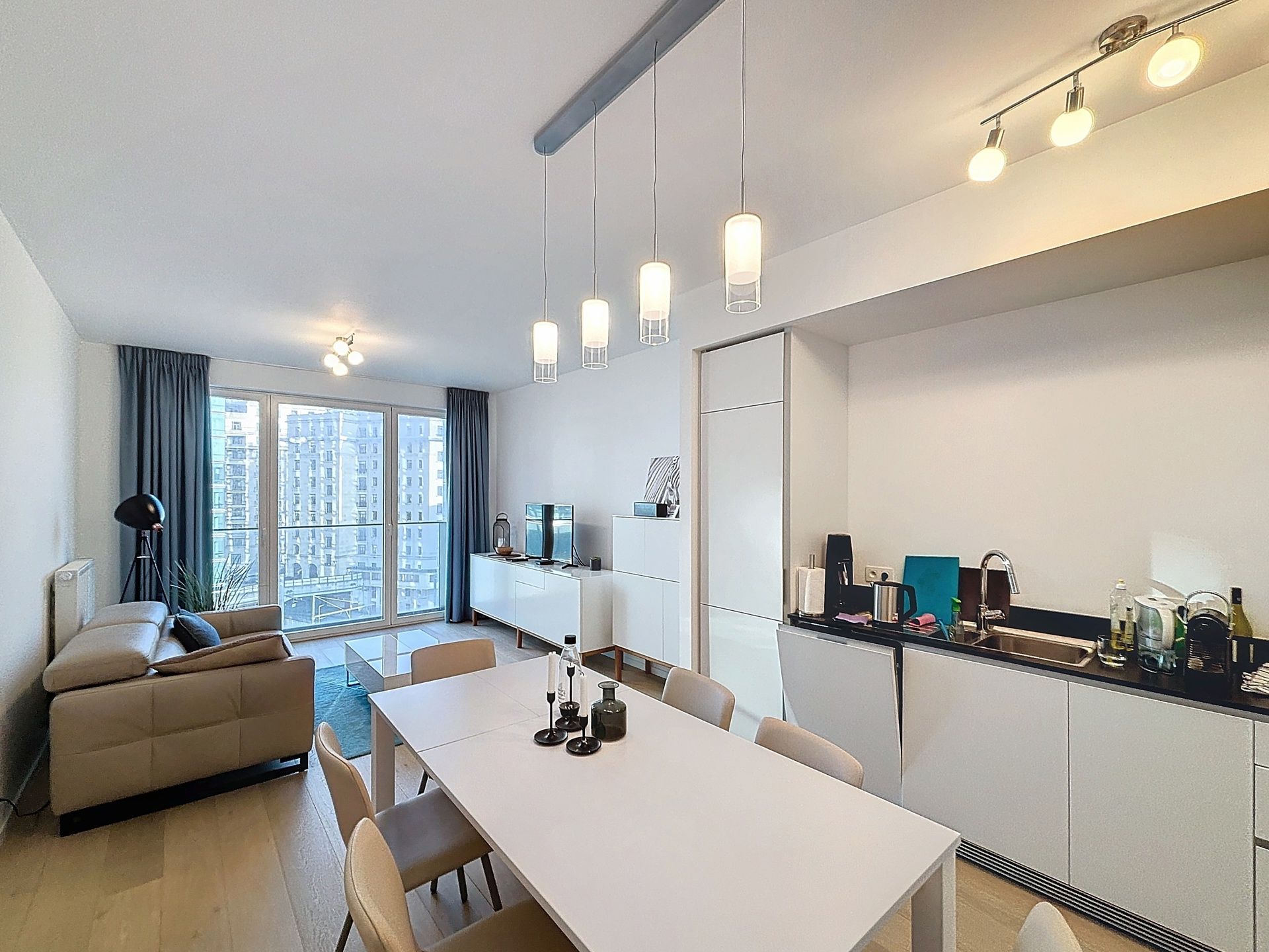 COMMISSIE FLAT 1 SLAAPKAMER MEUBELS foto {{pictureIndex}}