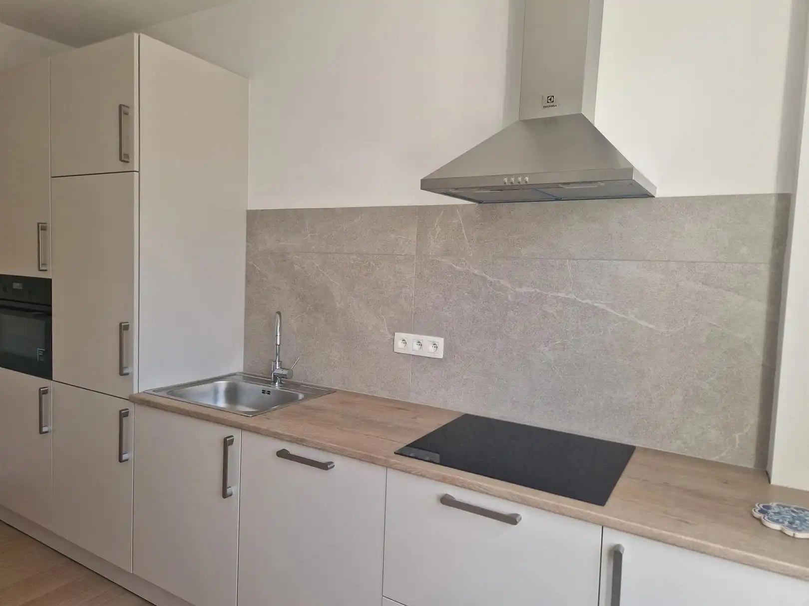 Gelijkvloers appartement met grote privatieve tuin. foto 3