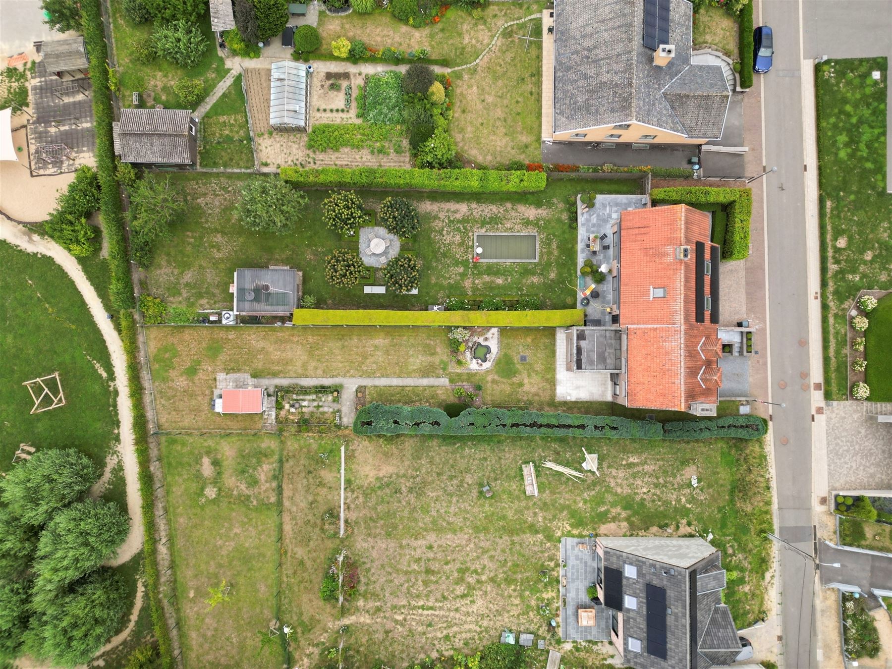 Solide woning met 3 slaapkamers op 584 m² foto 17