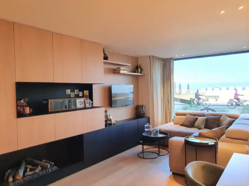 Luxueus gerenoveerd 3-slaapkamer appartement op de Zeedijk van Oostduinkerke te koop foto 4