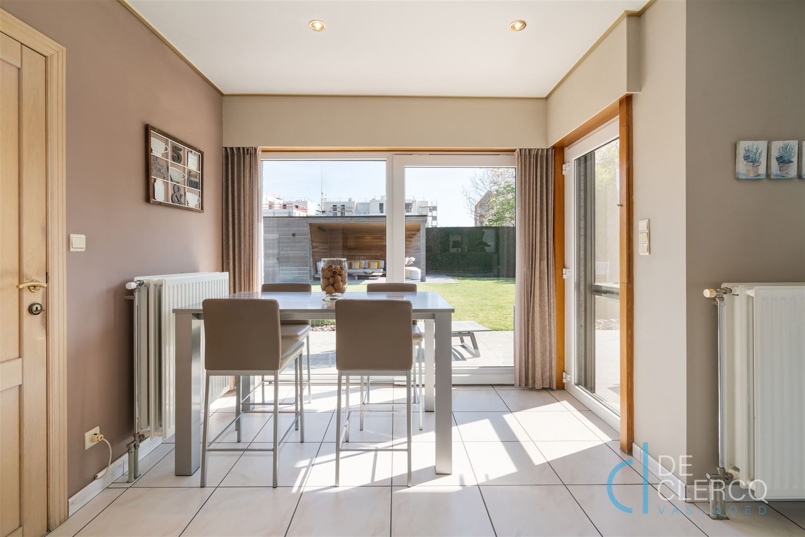 Vrijstaande woning met prachtige lounge en tuin te koop!  foto 7