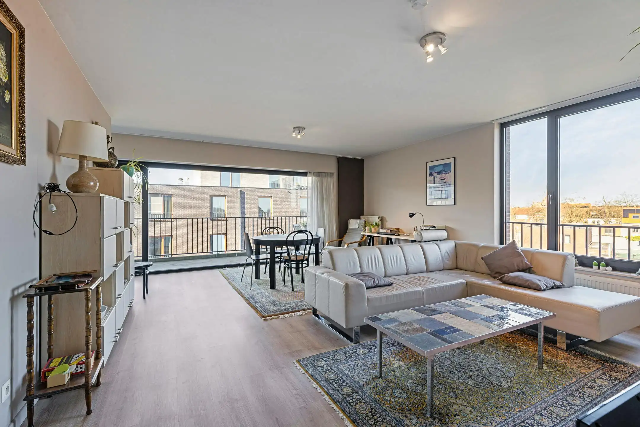 Lichtrijk appartement met terras nabij Damse Vaart te Brugge foto 3