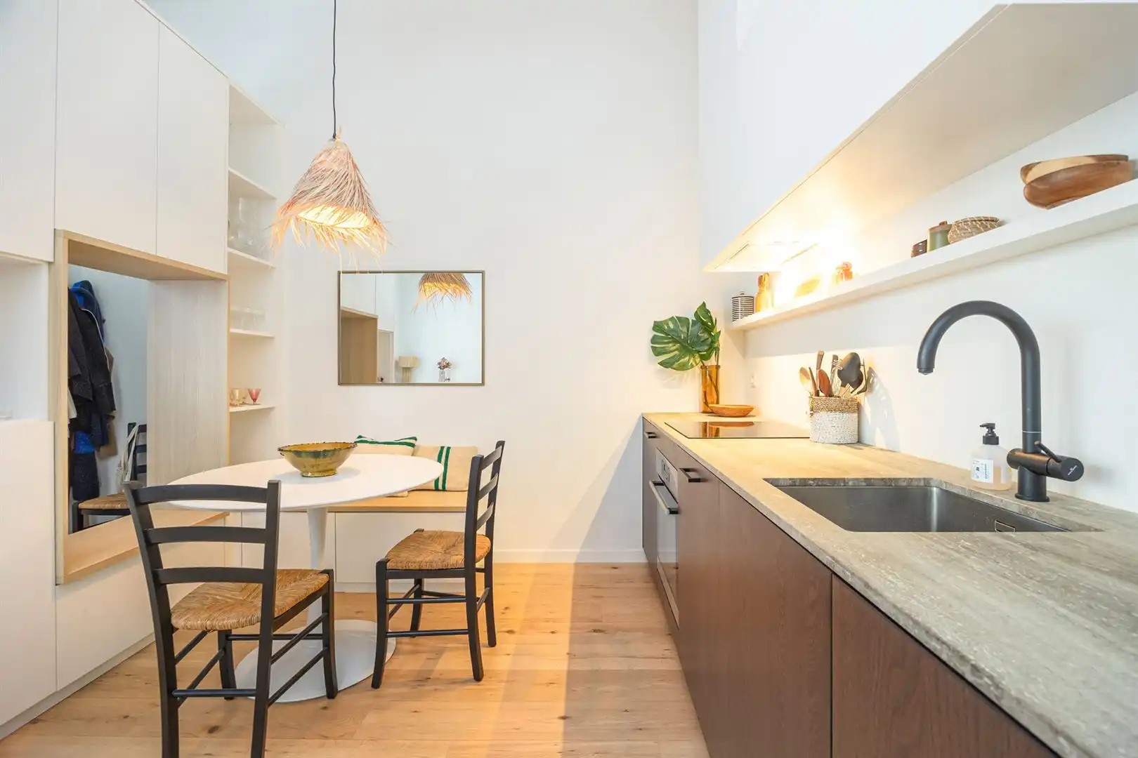Stijlvol éénslaapkamer appartement met terras foto 4