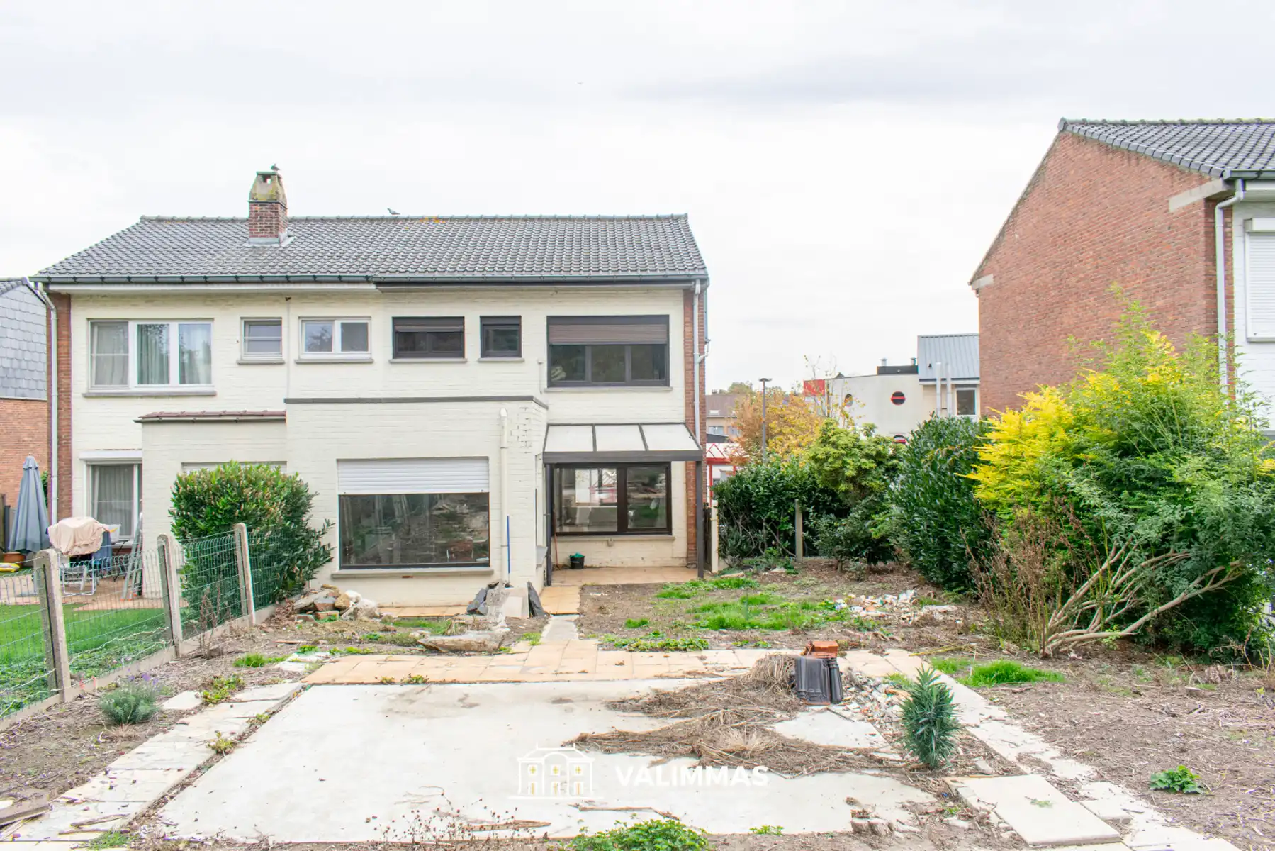 Centrum: op te knappen driegevelwoning met garage en tuin... foto 13