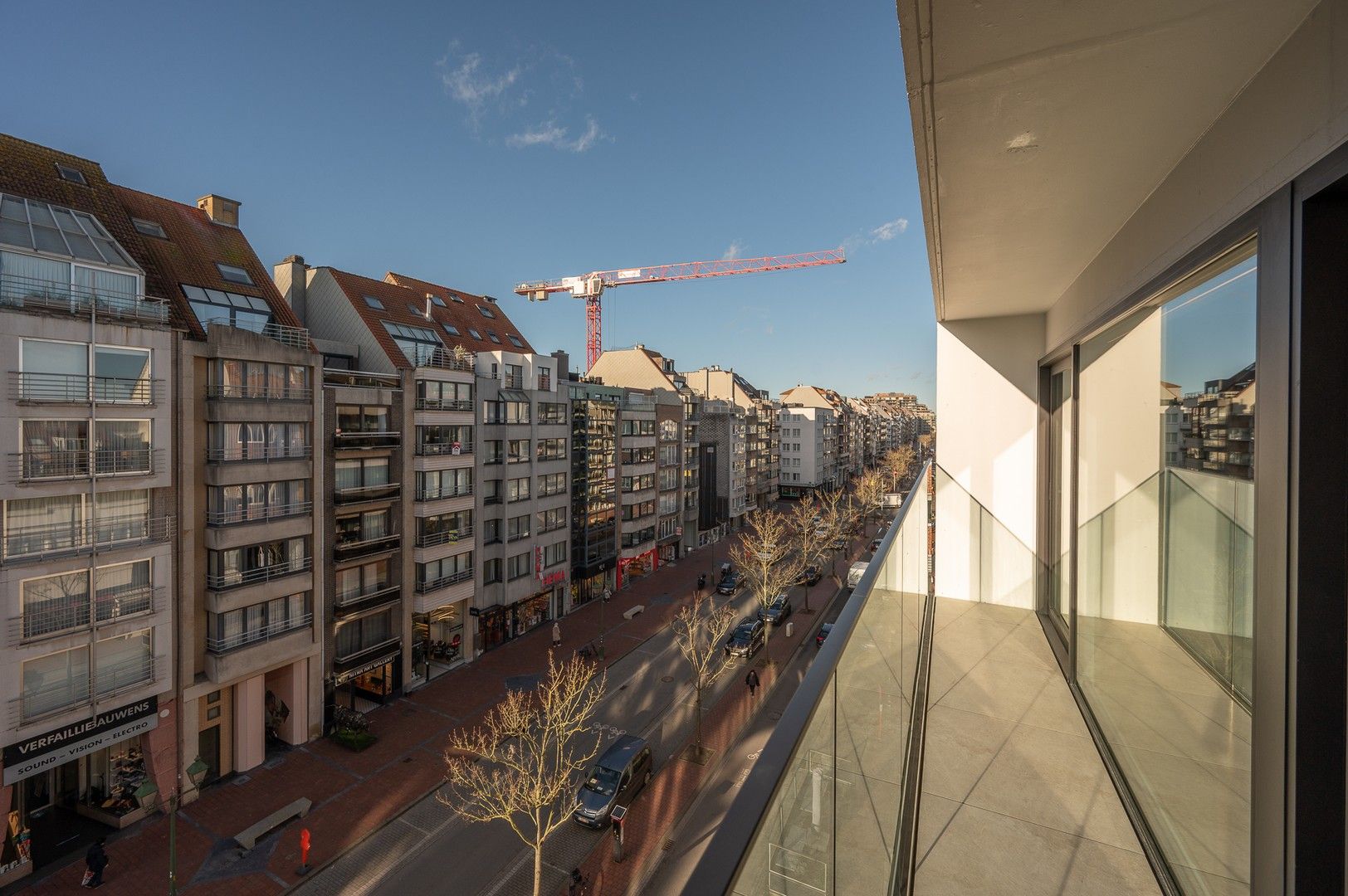 Fantastisch gerenoveerd appartement, centraal gelegen te Knokke op enkele stappen van de zee. foto 4